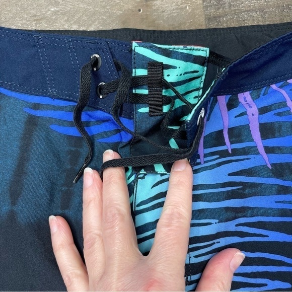 Hurley Men’s Bird Rock 17” Volley Board Shorts size 34 - Picture 5 of 9